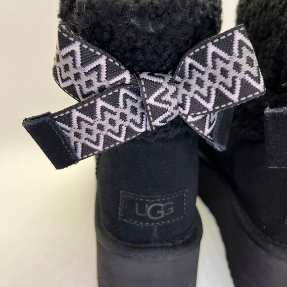 UGG Classic Mini Maxi Curly Platform Boot Size 8 Black Sheepskin Bow Ankle - Picture 7 of 16